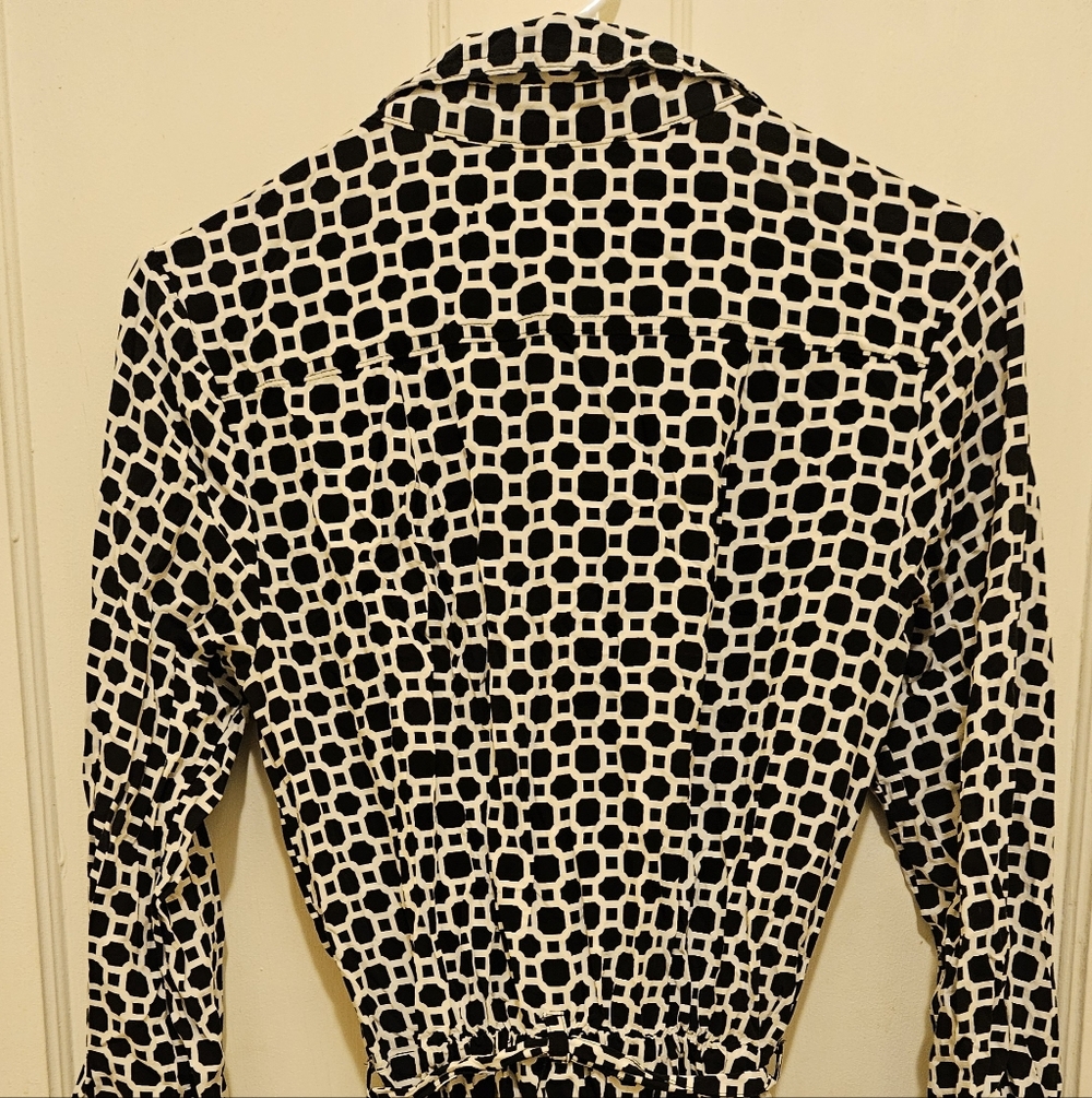 Banana Republic Black and White Patterned Blouse - Picture 2 of 6
